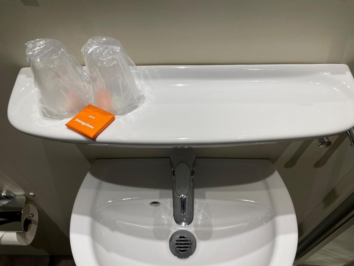 Easyhotel Zuerich Limmatplatz Exteriör bild