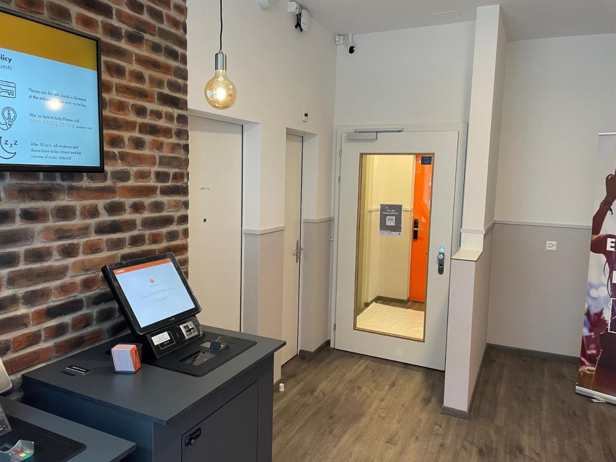 Easyhotel Zuerich Limmatplatz Exteriör bild