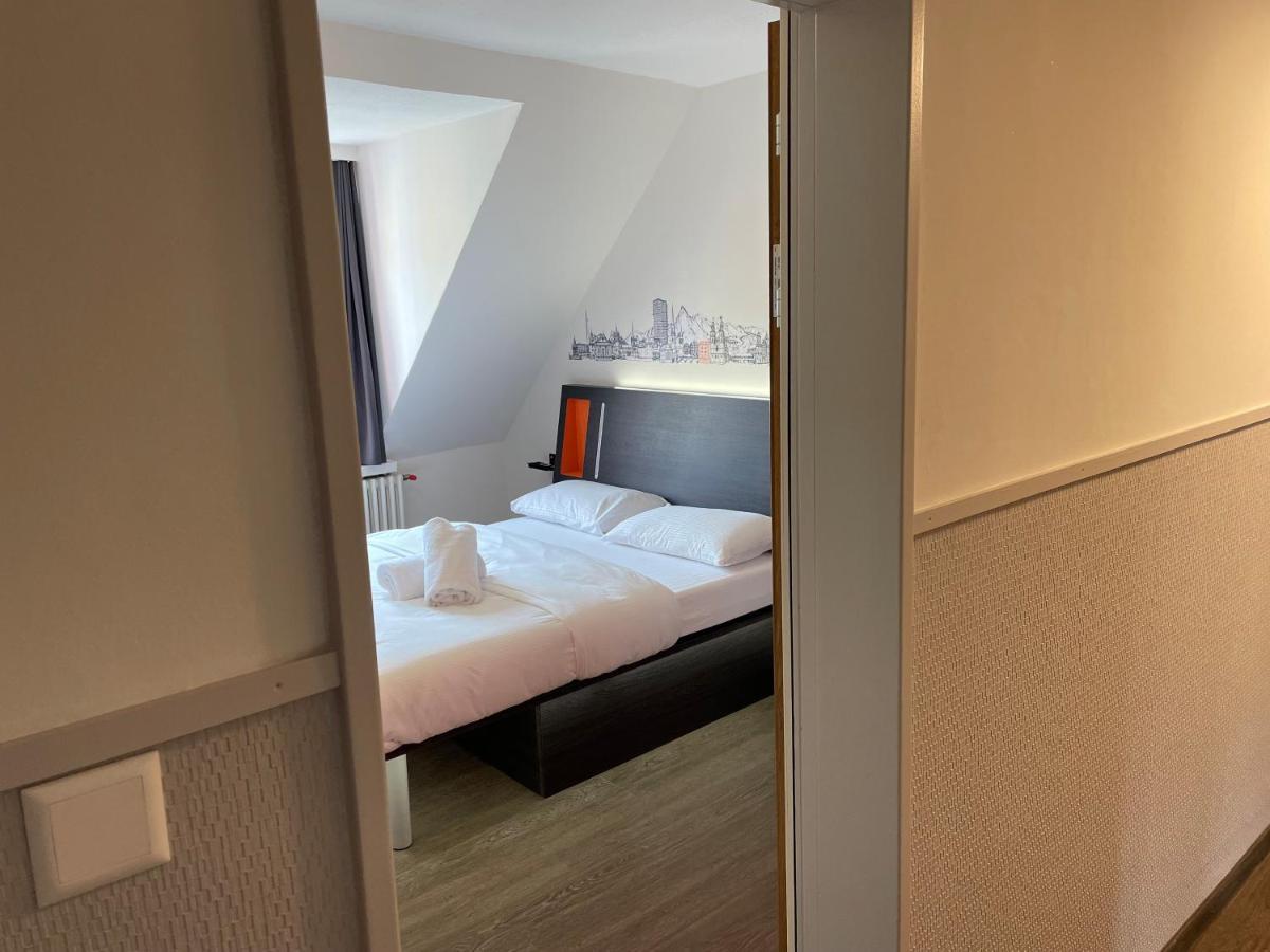 Easyhotel Zuerich Limmatplatz Exteriör bild